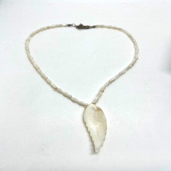 VINTAGE MOTHER OF PEARL MOP CARVED LEAF PENDANT NECKLACE PEARLS 925 STERLING - Picture 15 of 15